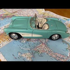 BURAGO 1/18 CHEVROLET CORVETTE 1957 TURQUOISE